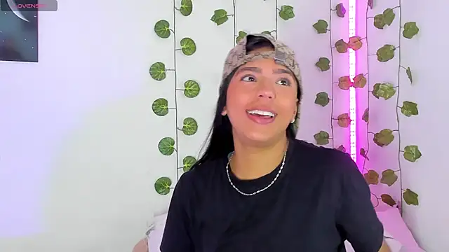 Snapshot of BarbieHotLaura chatting on January 31, 2025, 4:27 pm BarbieHotLaura online show from January 31, 2025, 4:27 pm