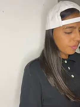 Snapshot of BarbieHotLaura chatting on March 13, 2025, 9:26 pm BarbieHotLaura online show from March 13, 2025, 9:26 pm