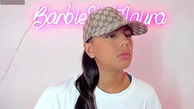 Snapshot of BarbieHotLaura chatting on March 20, 2025, 6:42 pm BarbieHotLaura online show from March 20, 2025, 6:42 pm