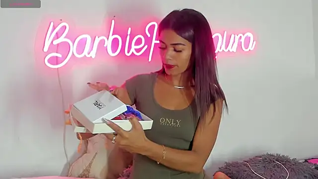 Snapshot of BarbieHotLaura chatting on September 22, 2025, 5:15 pm BarbieHotLaura online show from September 22, 2025, 5:15 pm