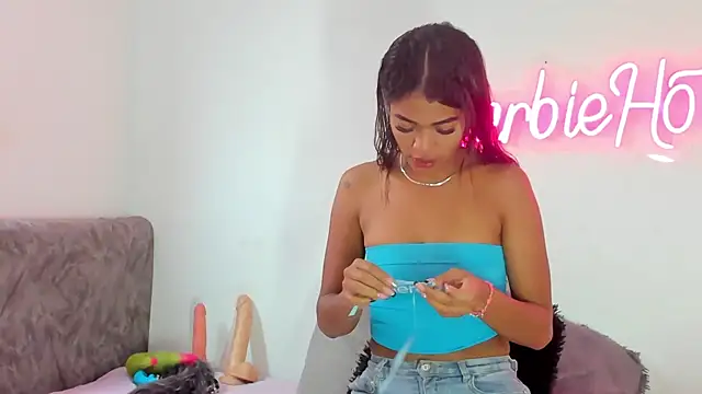 Snapshot of BarbieHotLaura chatting on October 11, 2025, 5:33 pm BarbieHotLaura online show from October 11, 2025, 5:33 pm