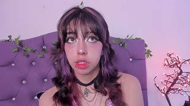 Nyx nayla online show from December 6, 2024, 7:23 pm