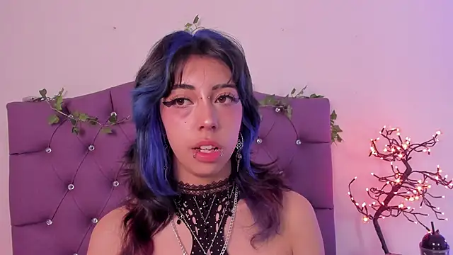 Nyx nayla online show from December 10, 2024, 2:17 pm