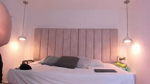 Julieta Jane online show from October 8, 2025, 4:21 am