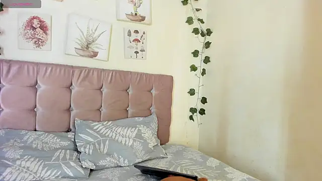 sara sophieee online show from March 5, 2025, 3:18 am