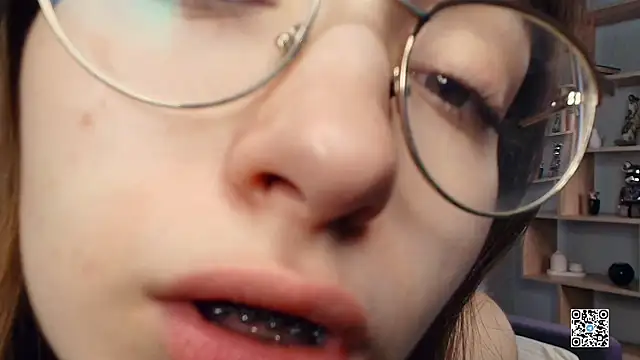 PollyBeev online show from September 30, 2025, 7:35 am