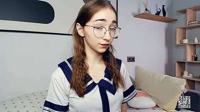 PollyBeev online show from October 11, 2025, 6:45 am