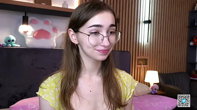 PollyBeev online show from November 8, 2025, 6:46 am