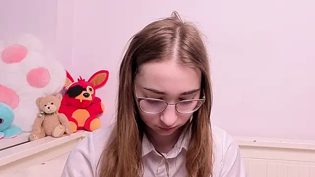 PollyBeev online show from June 25, 2026, 7:46 am