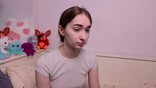 PollyBeev online show from July 10, 2026, 7:23 am