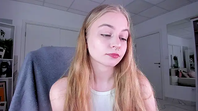 MiaMews online show from February 6, 2026, 11:08 pm