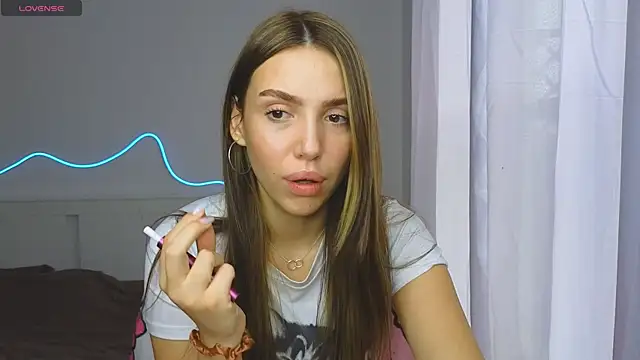 Snapshot of AliceSpark chatting on October 16, 2025, 9:54 am AliceSpark online show from October 16, 2025, 9:54 am