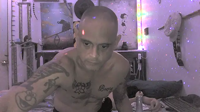 Snapshot of Buffshagswell chatting on October 2, 2025, 6:20 am Buffshagswell online show from October 2, 2025, 6:20 am