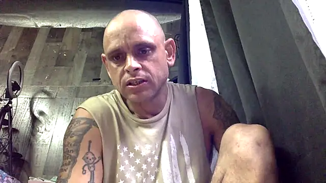 Snapshot of Buffshagswell chatting on October 9, 2025, 12:47 pm Buffshagswell online show from October 9, 2025, 12:47 pm