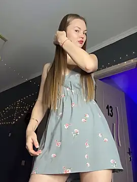 NickiLike online show from October 10, 2025, 4:50 pm