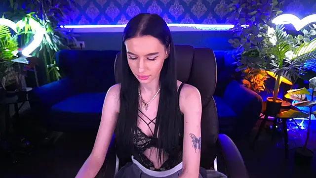 Snapshot of Snow_WhiteeeX chatting on January 11, 2025, 5:07 pm Snow WhiteeeX online show from January 11, 2025, 5:07 pm