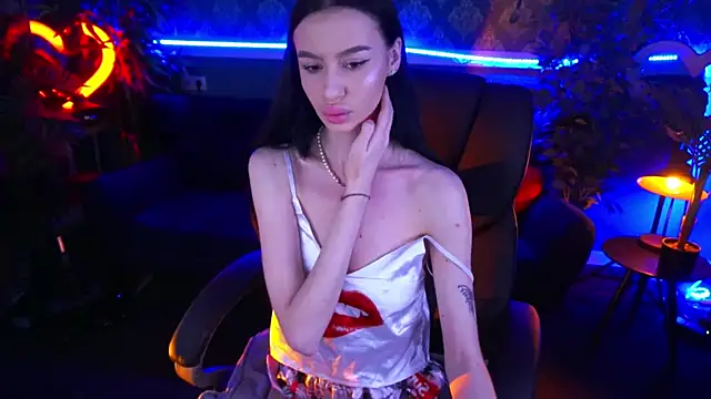 Snapshot of Snow_WhiteeeX chatting on February 4, 2025, 6:46 am Snow WhiteeeX online show from February 4, 2025, 6:46 am