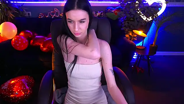 Snapshot of Snow_WhiteeeX chatting on February 19, 2025, 6:10 pm Snow WhiteeeX online show from February 19, 2025, 6:10 pm