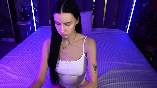 Snow WhiteeeX online show from December 14, 2025, 6:41 am