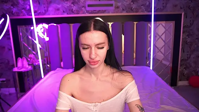 Snow WhiteeeX online show from March 25, 2026, 6:41 am