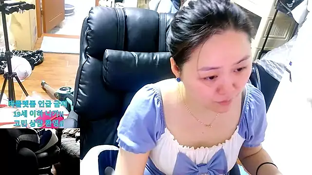 Snapshot of rami0428 chatting on April 2, 2026, 1:31 pm rami0428 online show from April 2, 2026, 1:31 pm