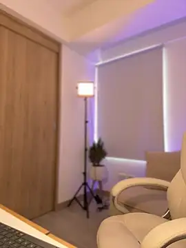 Lanataylor- online show from January 18, 2026, 9:29 pm