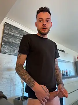 hottwoboys online show from April 29, 2026, 10:41 am