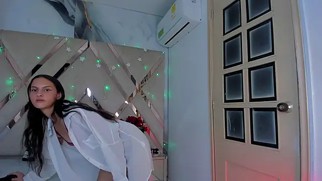 ninaht online show from December 22, 2025, 9:01 pm