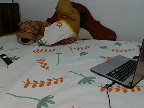 camm1205- online show from September 8, 2025, 4:28 pm