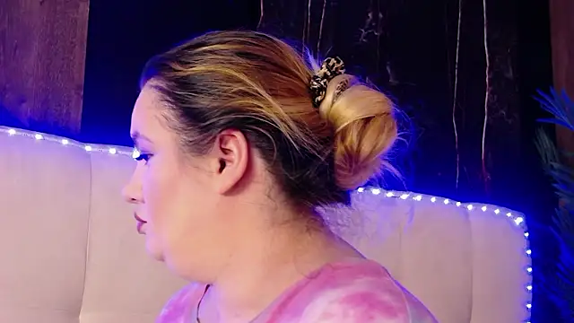 Snapshot of MelanieBrownn chatting on March 1, 2026, 6:37 am MelanieBrownn online show from March 1, 2026, 6:37 am