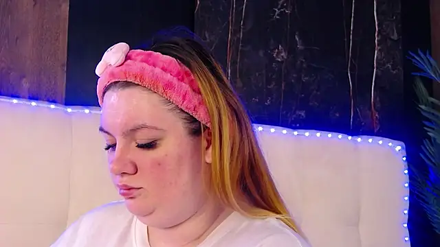 Snapshot of MelanieBrownn chatting on March 10, 2026, 5:34 am MelanieBrownn online show from March 10, 2026, 5:34 am