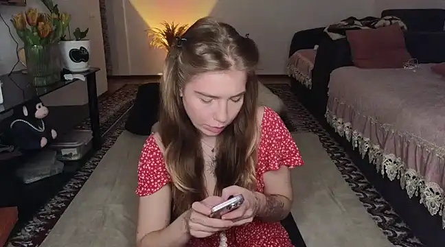 luuemmy online show from March 17, 2025, 2:08 am