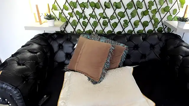 Snapshot of MARGOT_WHISPER chatting on February 18, 2025, 6:15 pm MARGOT WHISPER online show from February 18, 2025, 6:15 pm