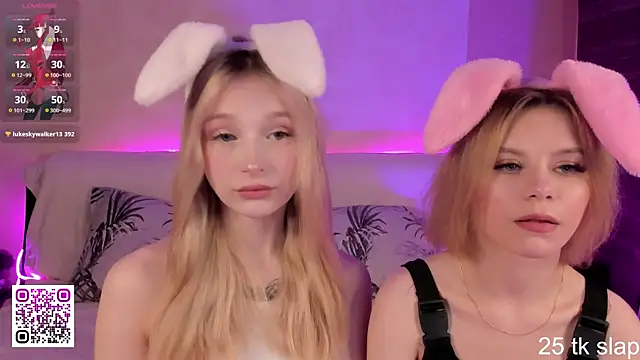 Snapshot of Naughty__Couplles chatting on March 17, 2025, 3:03 am Naughty  Couplles online show from March 17, 2025, 3:03 am