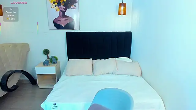 Scarlett  bell online show from October 3, 2025, 1:30 pm