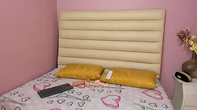 ZaritaLenon online show from September 19, 2025, 8:42 pm