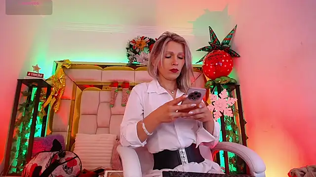 Snapshot of Princess_Helena chatting on December 28, 2024, 4:19 am Princess Helena online show from December 28, 2024, 4:19 am