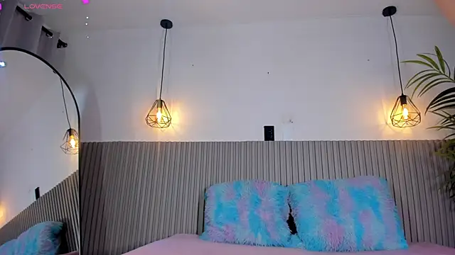 valentina lux online show from June 18, 2026, 7:18 pm