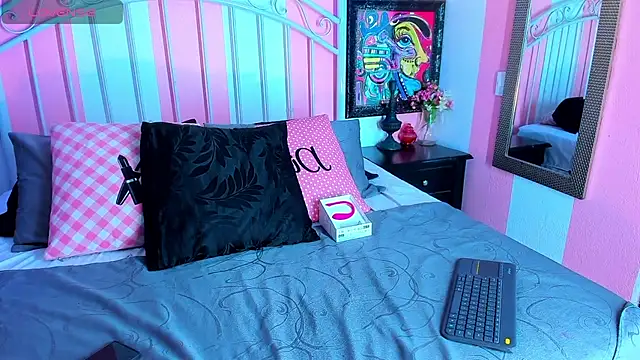 Liah Grey8 online show from December 18, 2024, 9:18 pm