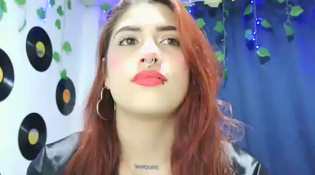 Darlyhooper1- online show from March 13, 2025, 10:32 pm