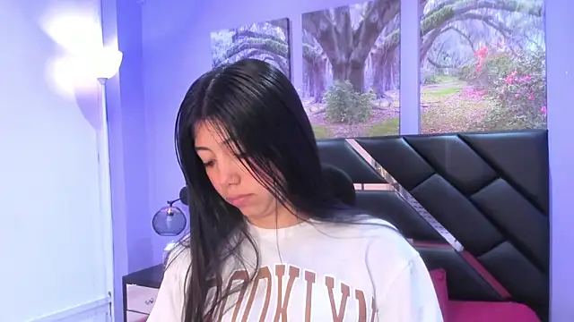 KimberlyVillaLobos online show from November 24, 2025, 11:32 am