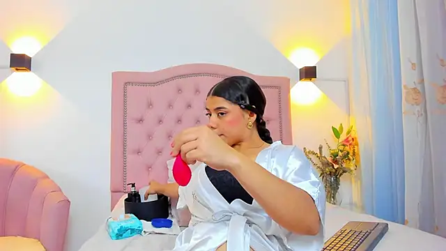 Snapshot of JulieeHabubu chatting on September 25, 2025, 3:10 am JulieeHabubu online show from September 25, 2025, 3:10 am