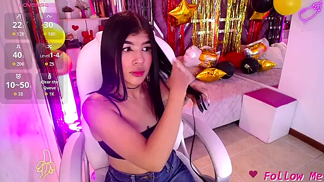 Snapshot of AliceWalker_11 chatting on October 1, 2025, 8:15 pm AliceWalker 11 online show from October 1, 2025, 8:15 pm