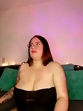 Snapshot of soofy__ chatting on October 21, 2025, 2:12 am soofy   online show from October 21, 2025, 2:12 am