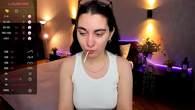 Snapshot of hannacheekss_ chatting on December 3, 2024, 7:10 am hannacheekss online show from December 3, 2024, 7:10 am