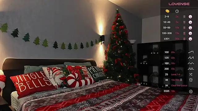 Snapshot of hannacheekss_ chatting on December 17, 2024, 10:12 am hannacheekss online show from December 17, 2024, 10:12 am