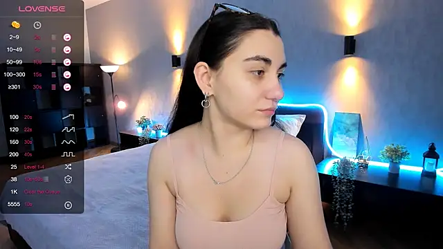Snapshot of hannacheekss_ chatting on January 14, 2025, 2:08 am hannacheekss online show from January 14, 2025, 2:08 am