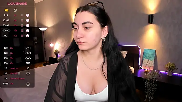 Snapshot of hannacheekss_ chatting on January 24, 2025, 1:56 am hannacheekss online show from January 24, 2025, 1:56 am