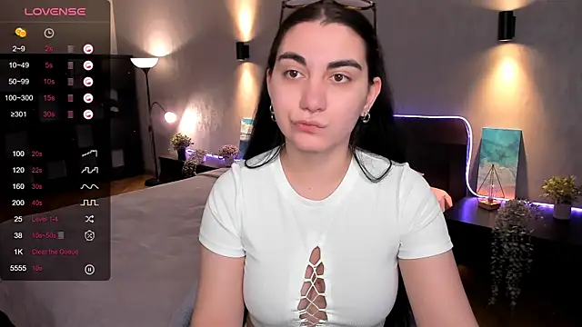Snapshot of hannacheekss_ chatting on February 5, 2025, 2:08 am hannacheekss online show from February 5, 2025, 2:08 am