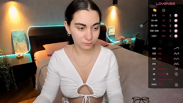 Snapshot of hannacheekss_ chatting on February 7, 2025, 9:58 am hannacheekss online show from February 7, 2025, 9:58 am
